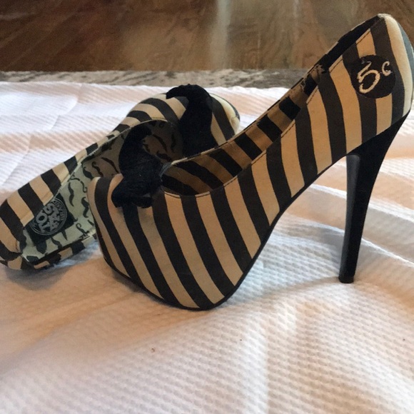 Vintage Heels - Picture 3 of 3